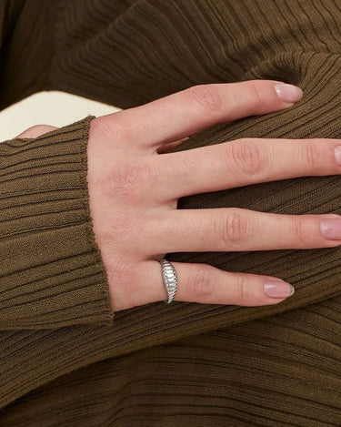 Twisted Signet Ring - Evergleam Jewelry